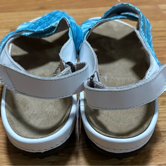 Barefoot Freedom Turquoise and White Sandals - Picture 3 of 6